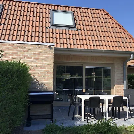 Bright Family With Bikes, Cleaning Included Vakantiehuis *