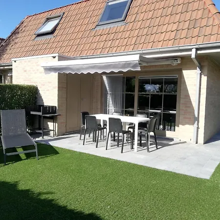 Bright Family With Bikes, Cleaning Included De Panne