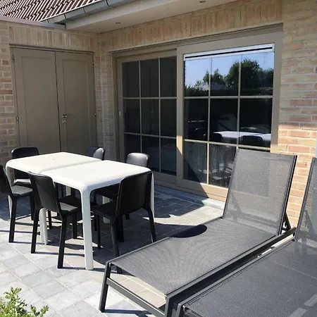 Bright Family With Bikes, Cleaning Included
